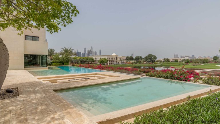 Villa High-end 6 bedrooms Emirates Hills - Dubai, UAE prix for sale For Super Rich