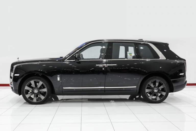 2019 Rolls-Royce CULLINAN Maroon for sale For Super Rich